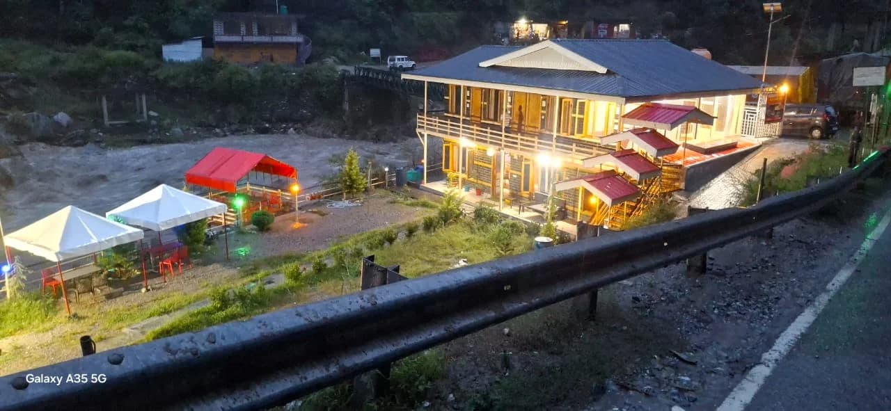 Jibhi Sunshine Cafe image 1